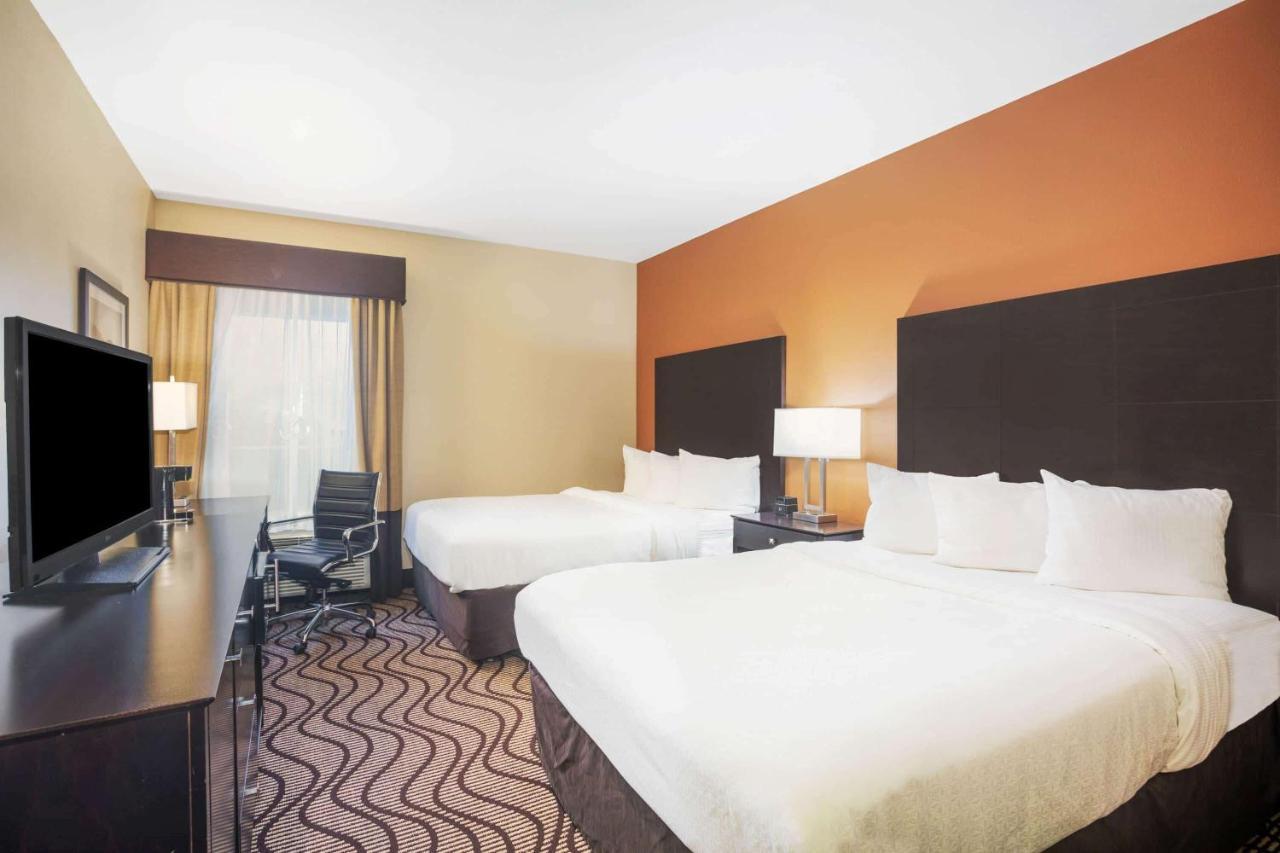 La Quinta By Wyndham Beeville Экстерьер фото