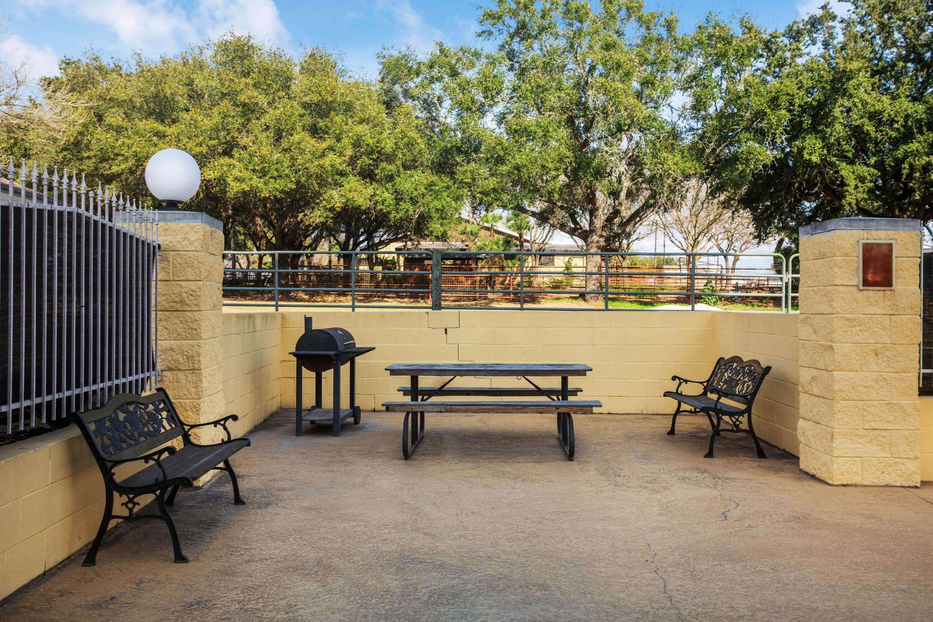 La Quinta By Wyndham Beeville Экстерьер фото